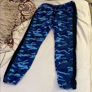 Men’s camo print pants